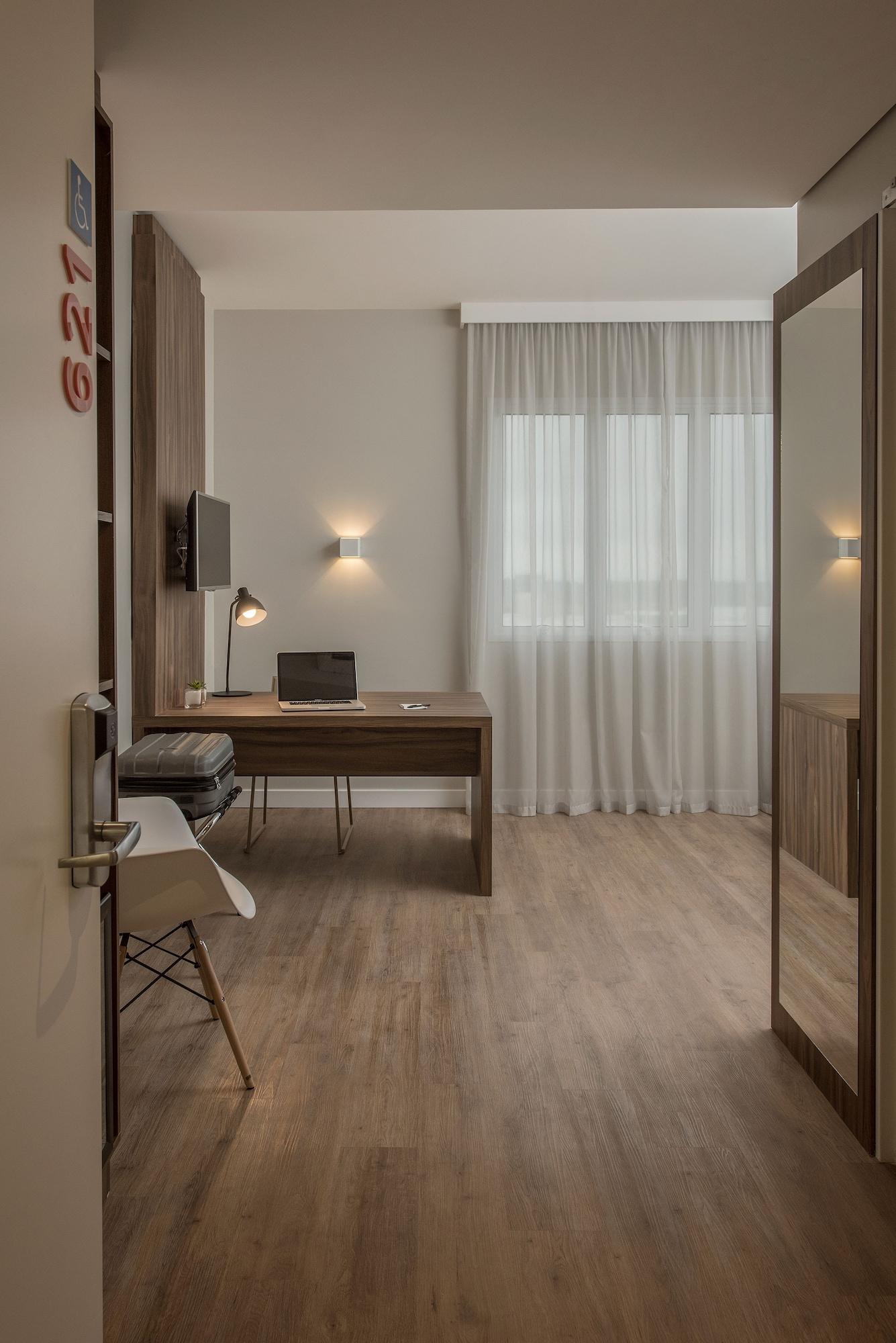 Intercity Patio 4*